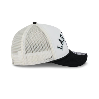 Las Vegas Raiders Chrome Arch 9FORTY M-Crown A-Frame Trucker Hat