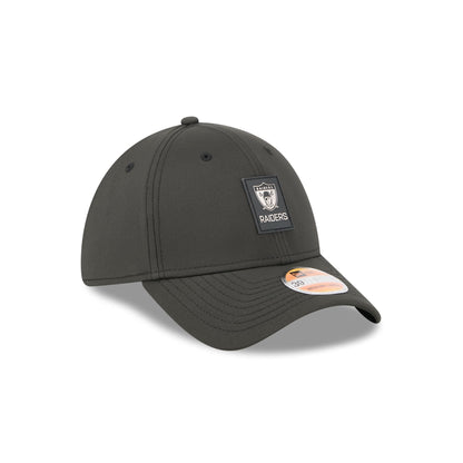 Las Vegas Raiders 2025 Sideline Hot Weather Historic 39THIRTY Stretch Fit Hat
