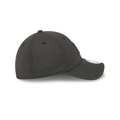 Las Vegas Raiders 2025 Sideline Hot Weather Historic 39THIRTY Stretch Fit Hat